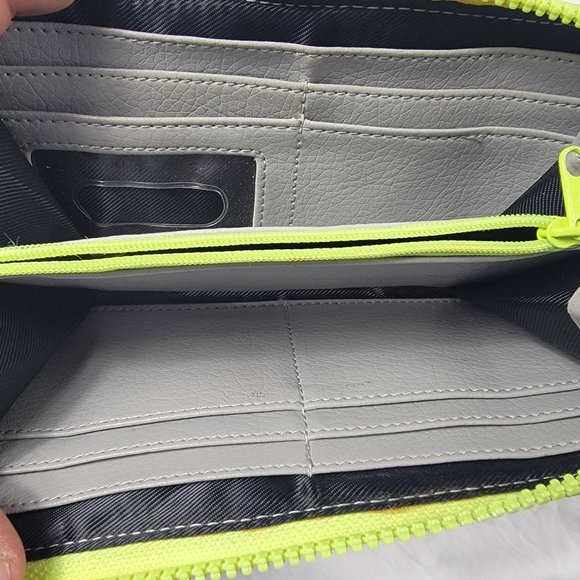 Loungefly Loves Hello Kitty Gray Green Womens Wallet Travel Cute Zipper - Picture 5 of 9